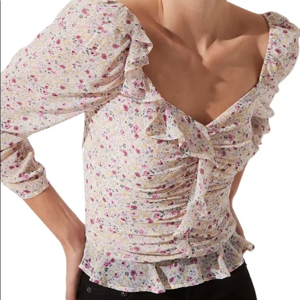 ASTR Ruched Puff Sleeve Blouse